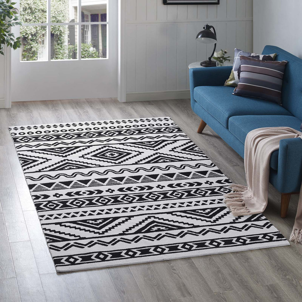 Hypnotizing Trance 5x8 Area Rug, Black & White