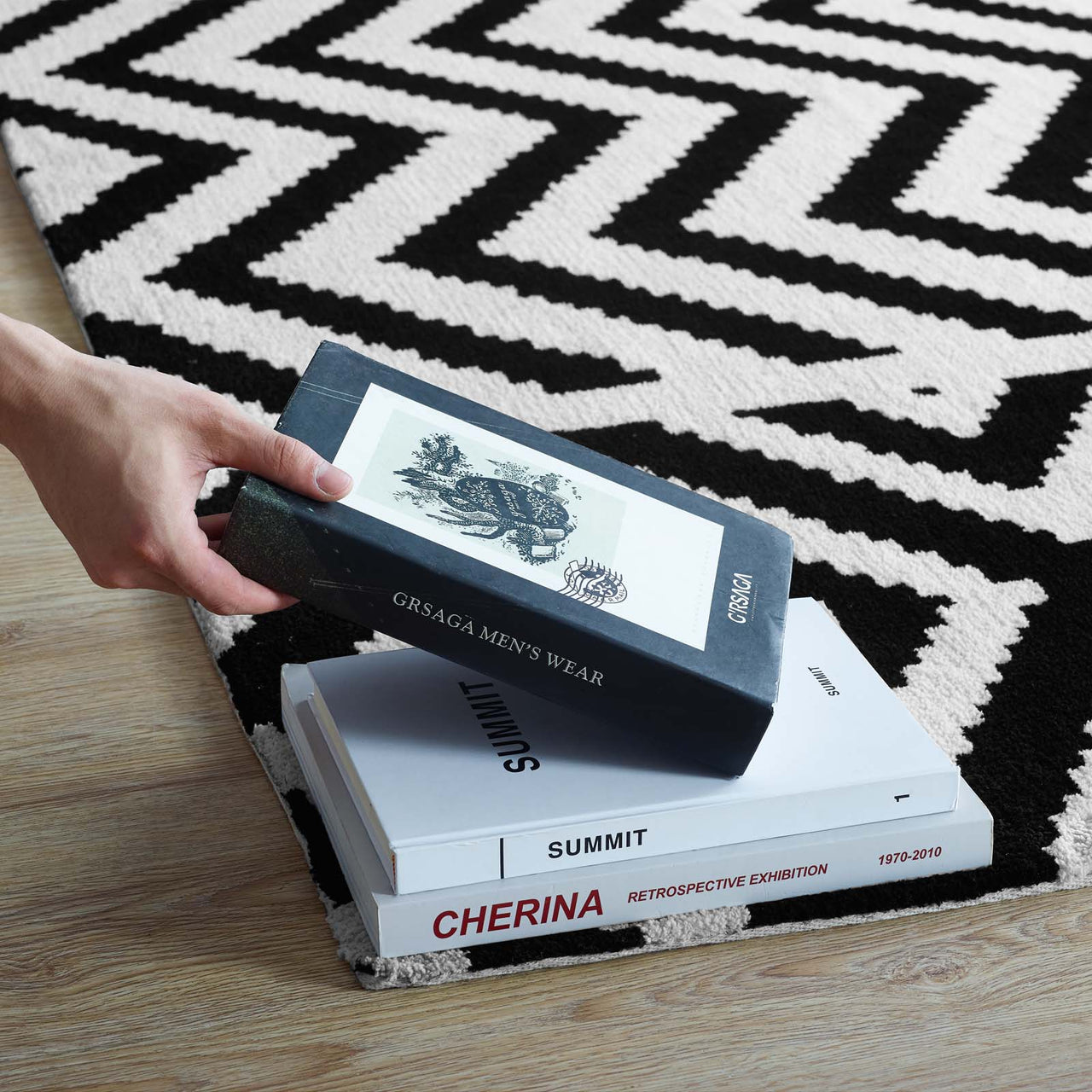 Mesmorize Energy 8x10 Area Rug, Black & White