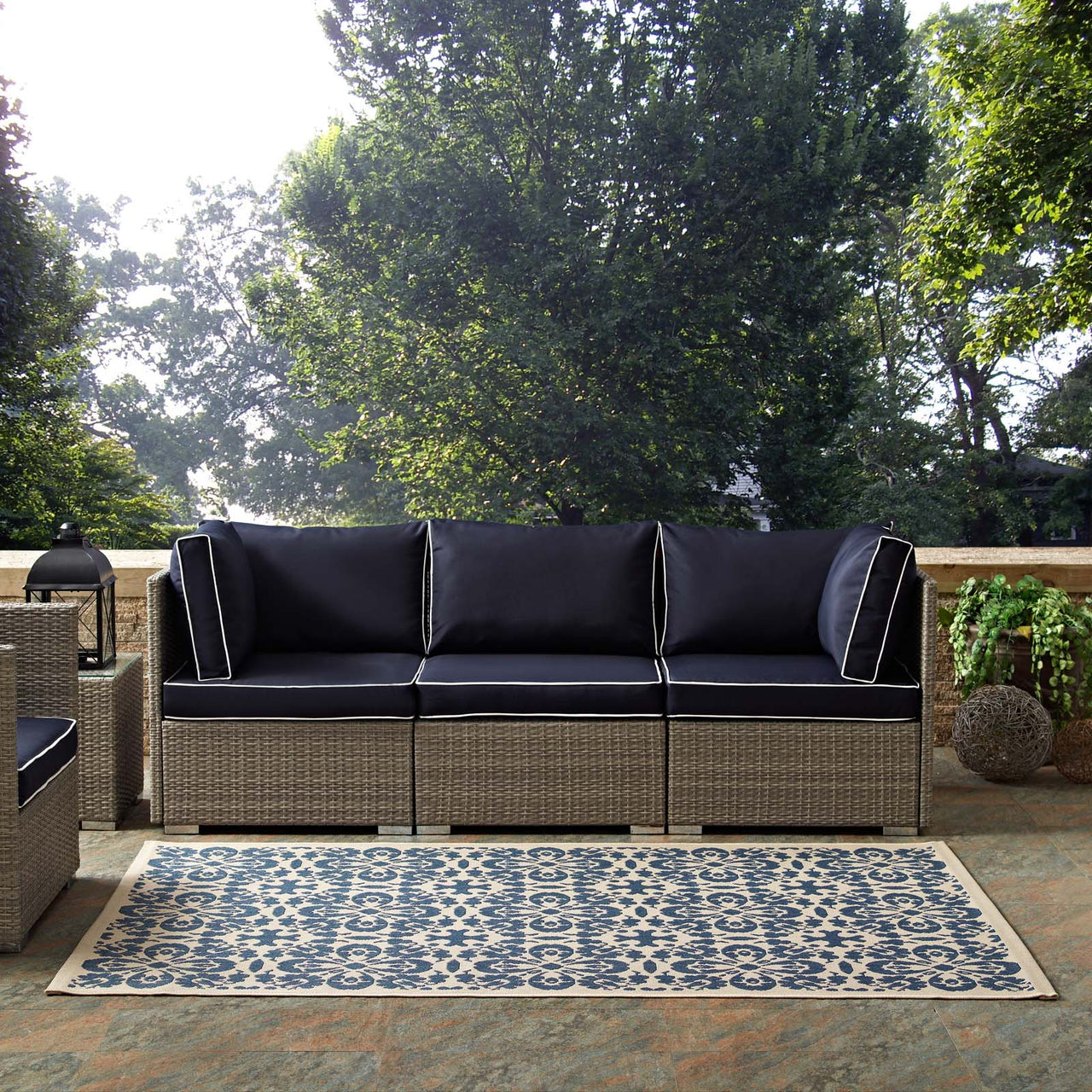 Aubrea Blossom Indoor | Outdoor 5x8 Area Rug, Blue & Beige
