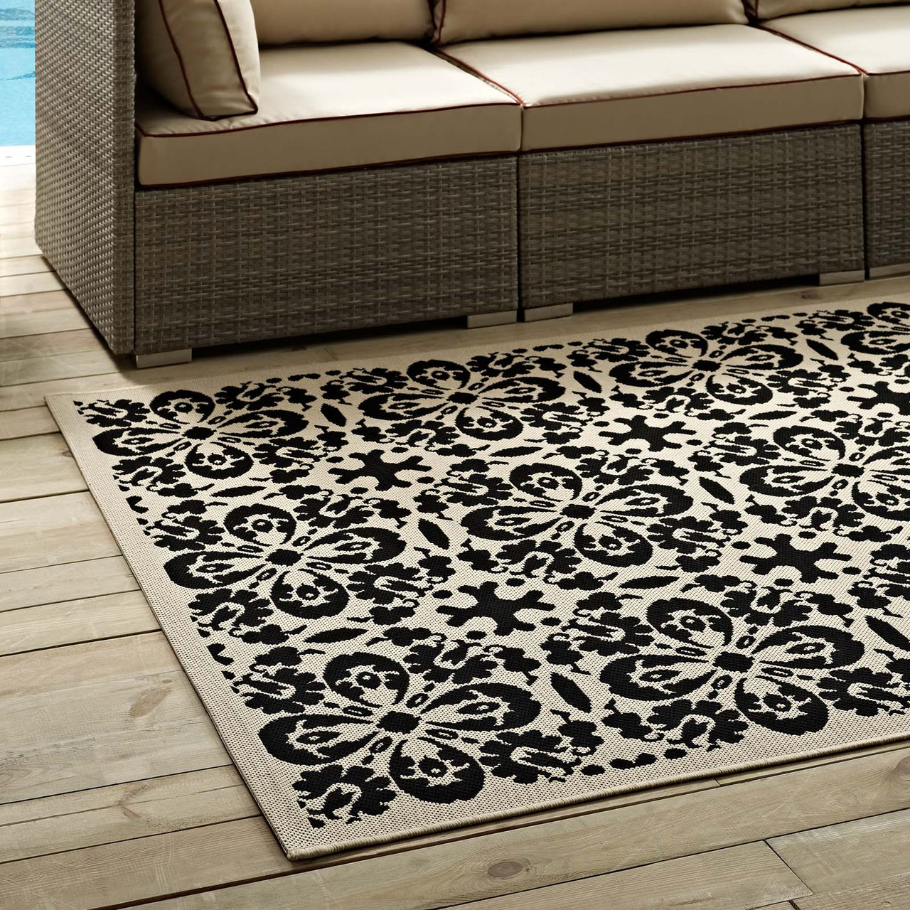 Aubrea Blossom Indoor | Outdoor 5x8 Area Rug, Black & Beige