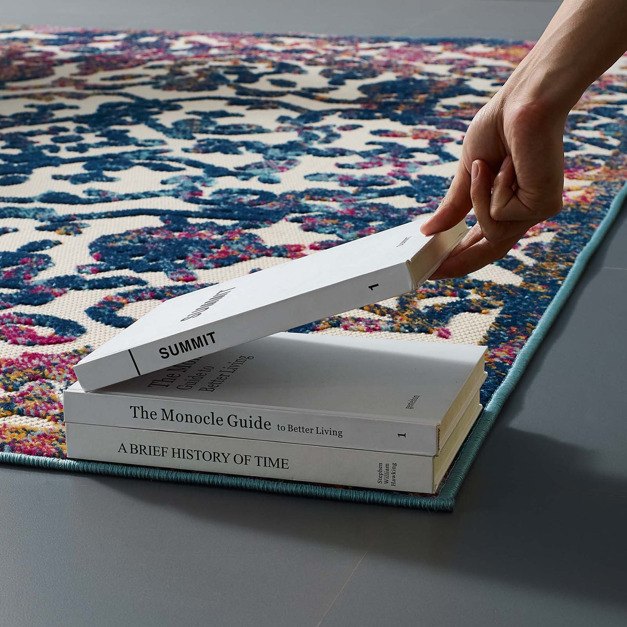 Mirror Bonds 5x8 Indoor|Outdoor Area Rug, Ivory & Dark Blue