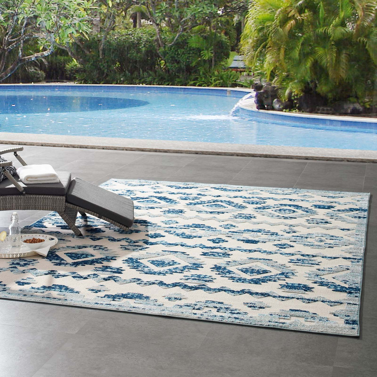 Mirror Opinions 8x10 Indoor | Outdoor Area Rug, Ivory & Blue