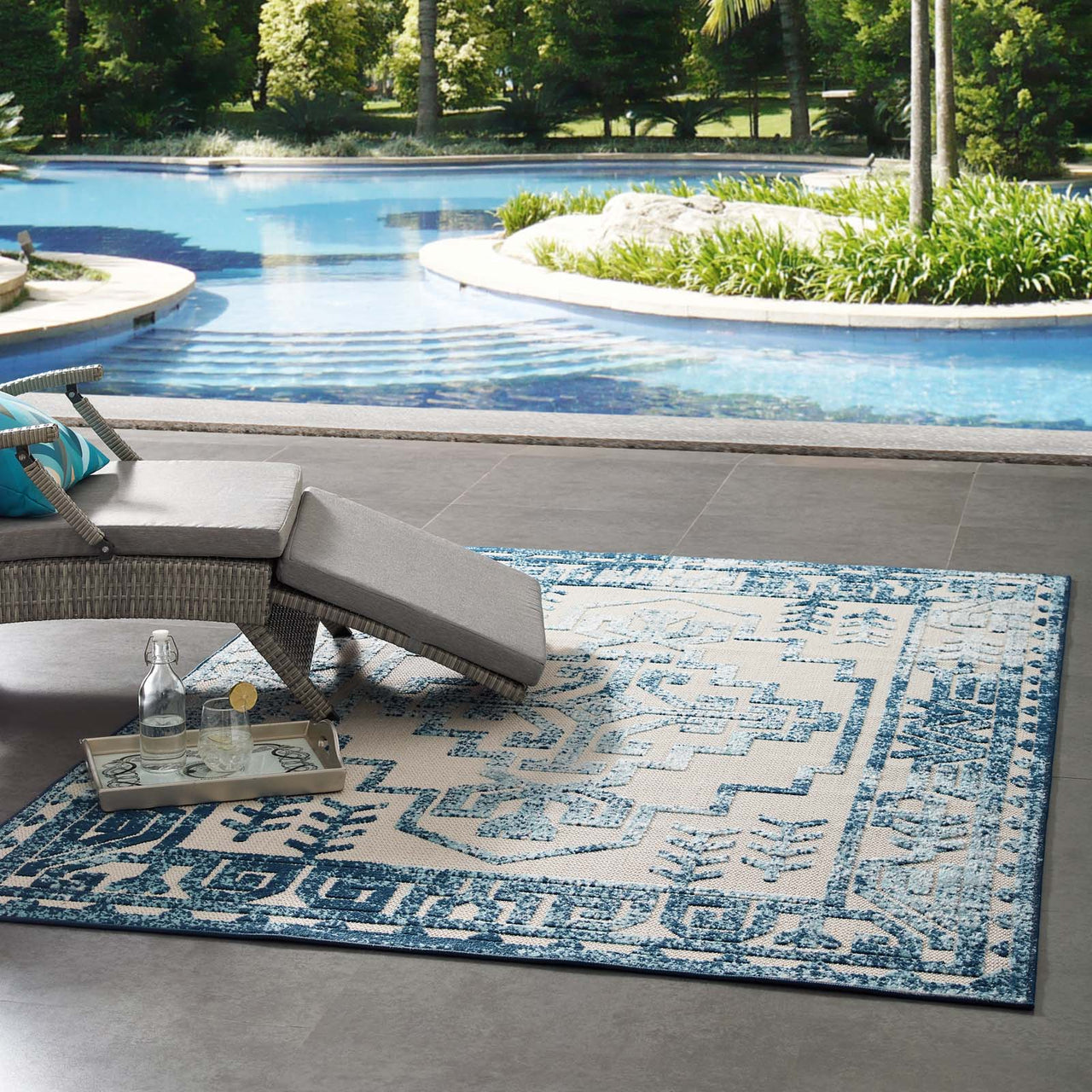 Mirror Protocol 5x8 Indoor|Outdoor Area Rug, Ivory & Blue