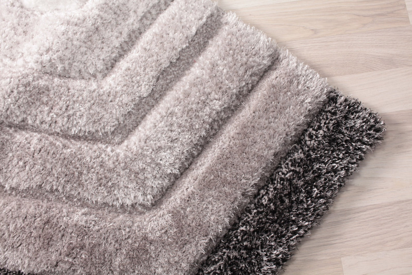 Sorrento 3D Honeycomb Shield Shag Area Rug, Silver