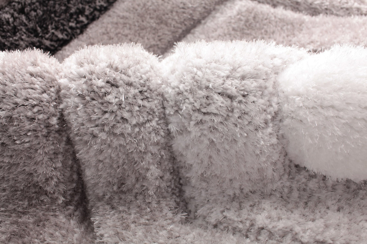 Sorrento 3D Honeycomb Shield Shag Area Rug, Silver