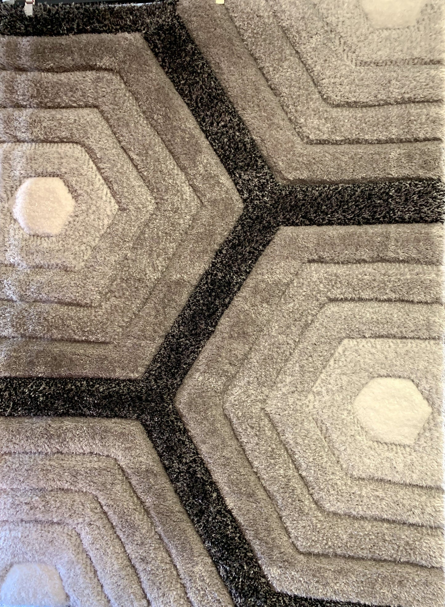 Sorrento 3D Honeycomb Shield Shag Area Rug, Silver
