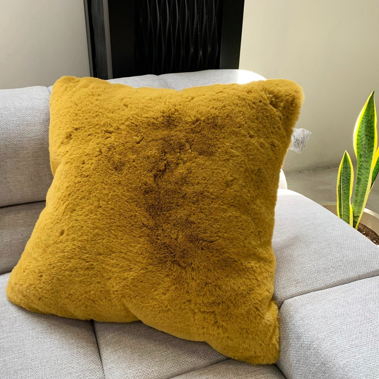 Modern Soft Luxury Chinchilla Feel Faux Fur Pillow by Rug Factory Plus - Rug Factory Plus