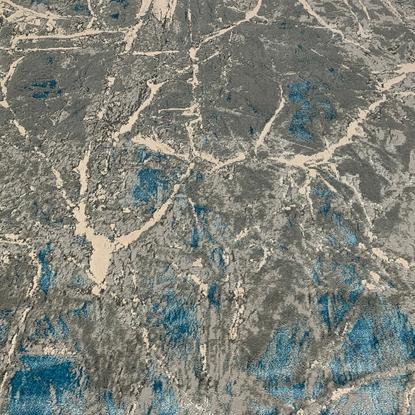 Maximus Fractured Glacier Indoor | Outdoor Area Rug, Blue & Platinum