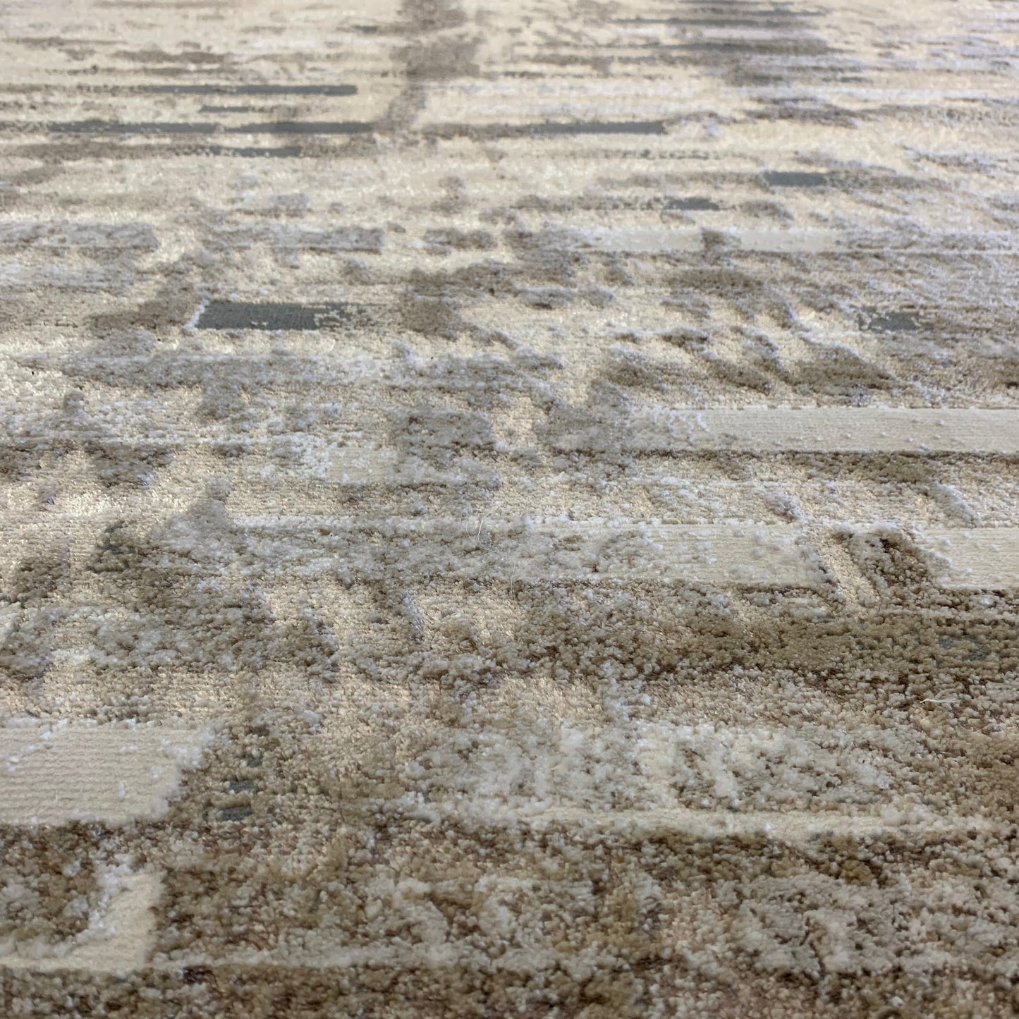 Maximus Shattered Stronghold Indoor | Outdoor Area Rug, Silver & Platinum