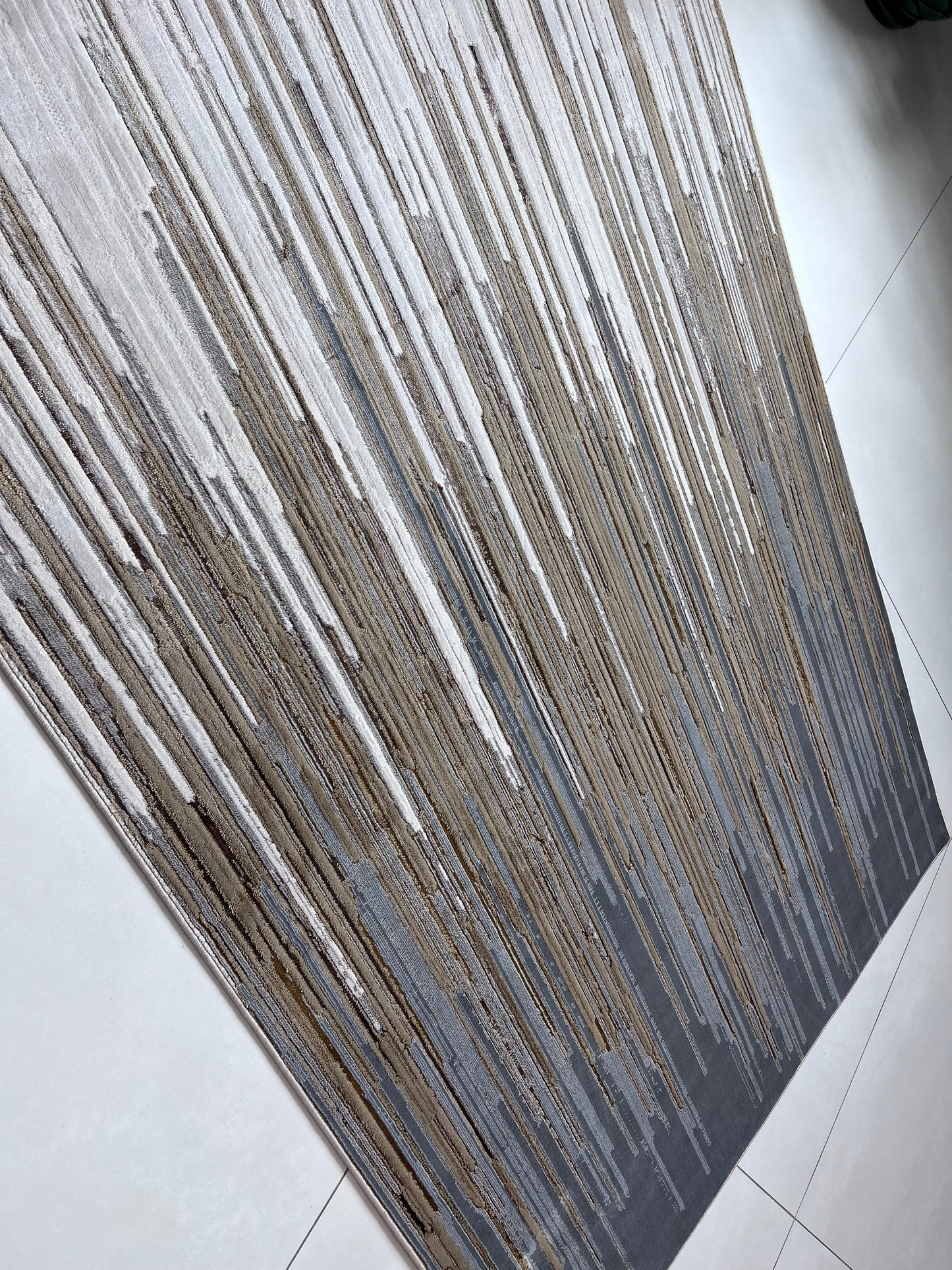 Maximus Harmonic Frequency Indoor | Outdoor Area Rug, Gray & Platinum