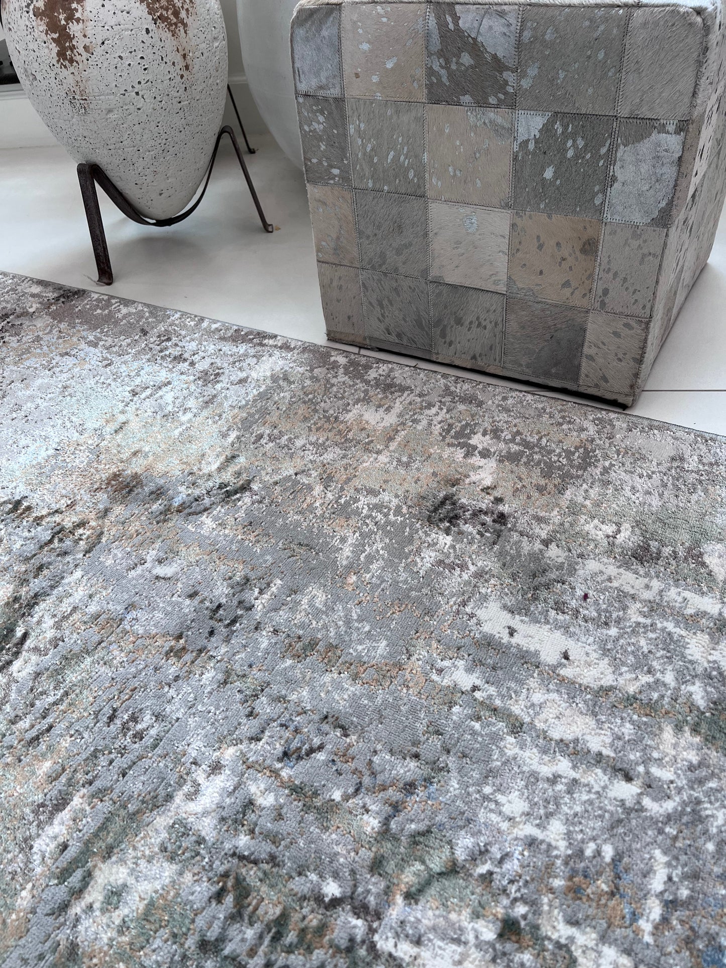 Devo Nature's Canvas Area Rug, Platinum & Earth